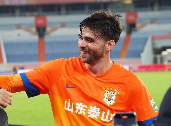 世界杯官方app入口-德转宣！津门虎敲定阿代米离队最佳替身，曾跟克雷桑搭档踢葡超