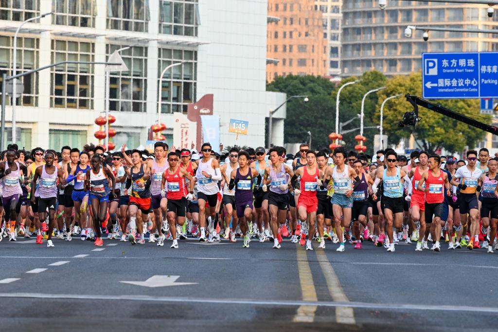 世界杯高清直播地址-魔都眼｜世界跑者大聚会！上海半马吸引60多个国家和地区的选手